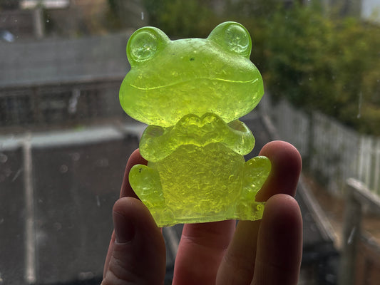 Uranium Glass Resin Love Frog (Uresinium)