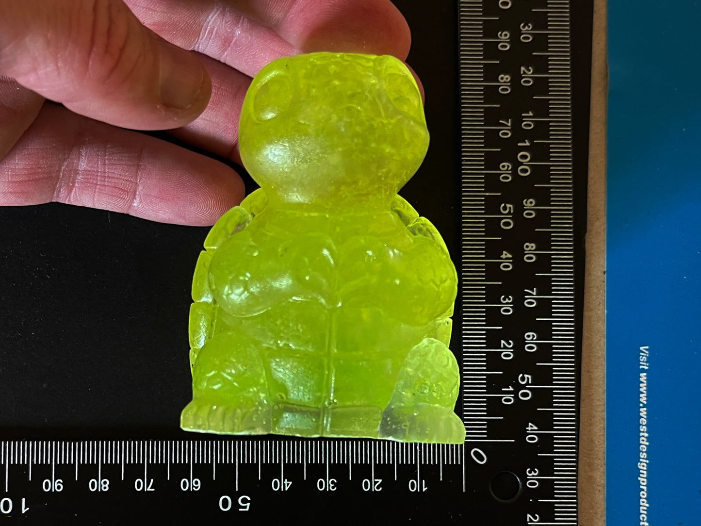 Uranium Glass Resin Love Turtle (Uresinium)