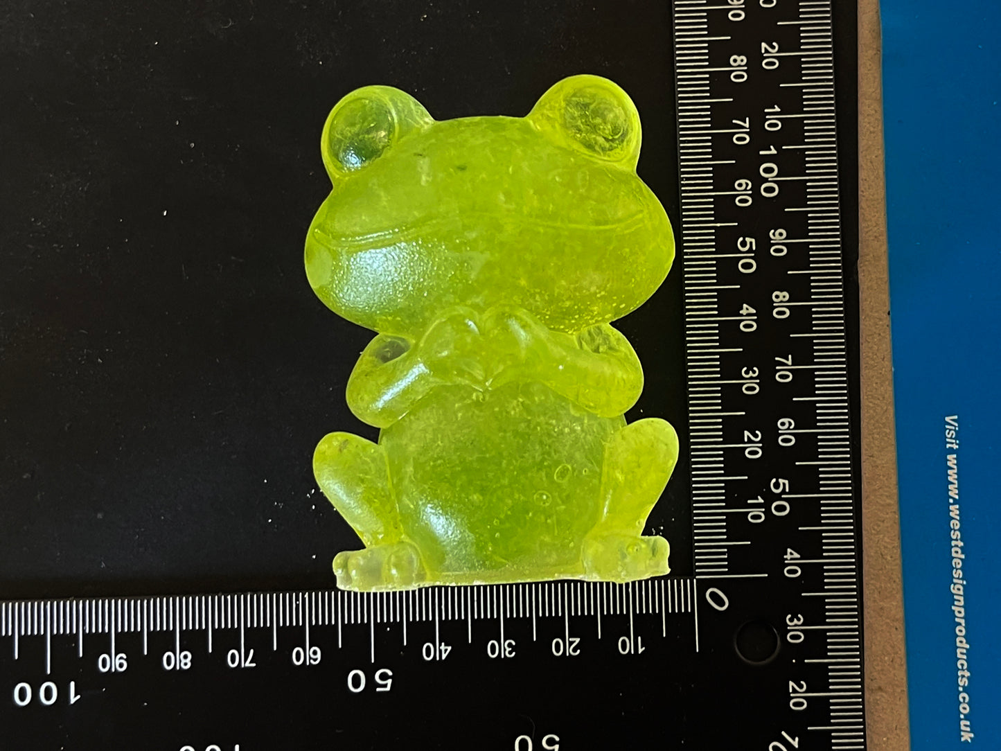 Uranium Glass Resin Love Frog (Uresinium)