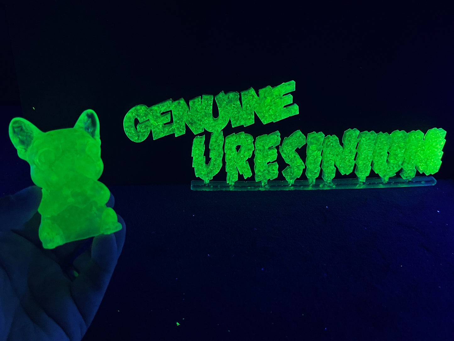 Uranium Glass Resin Love Pug (Uresinium)