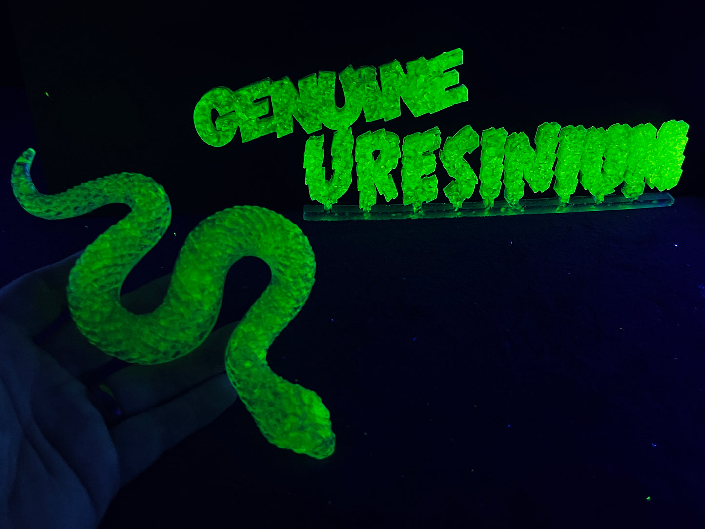 Uranium Glass Resin Snake (Uresinium)