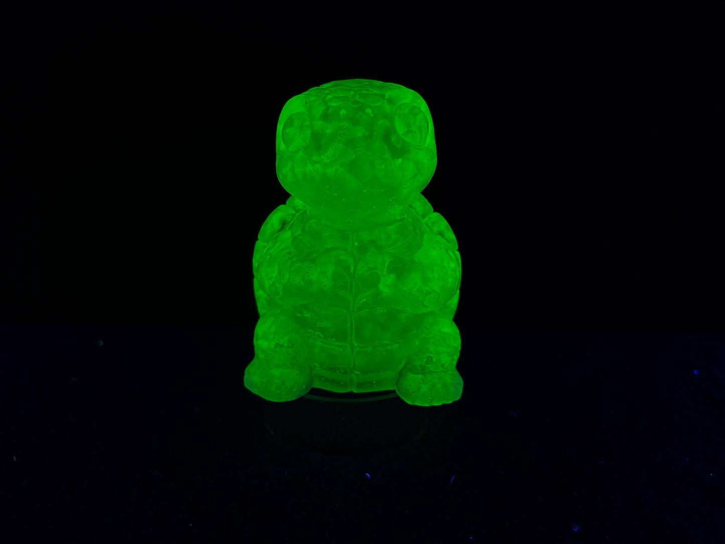 Uranium Glass Resin Love Turtle (Uresinium)