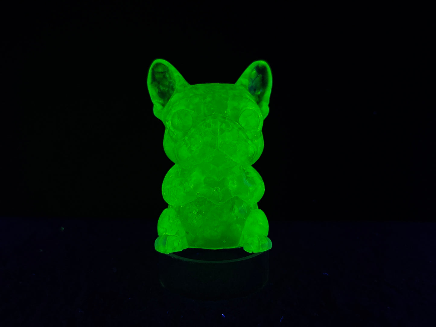 Uranium Glass Resin Love Pug (Uresinium)
