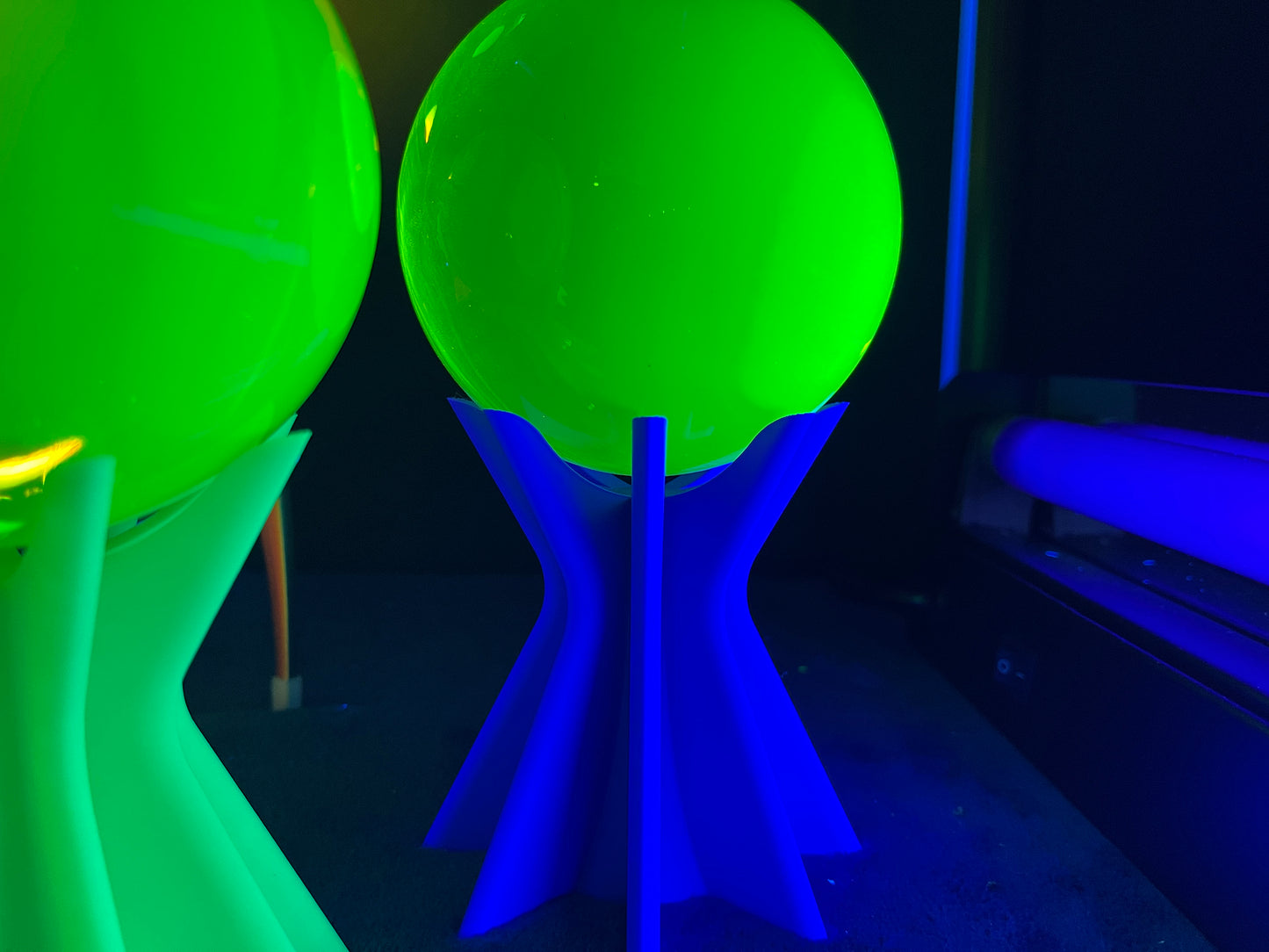 UV Reactive Glass Sphere Stand