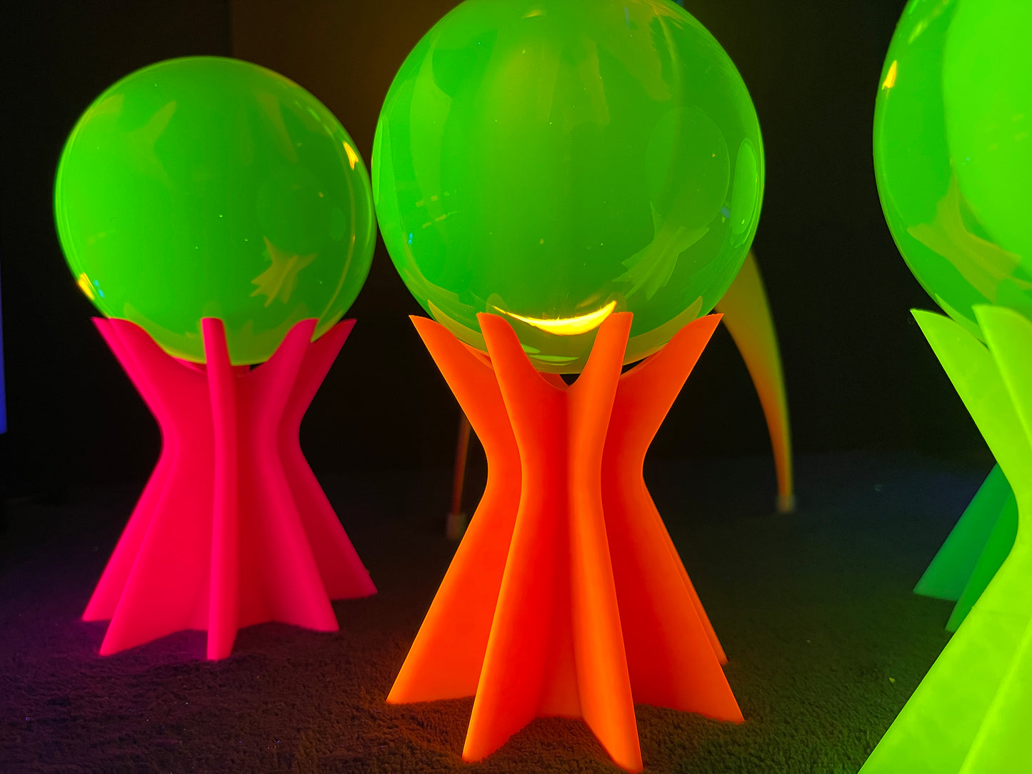 UV Reactive Glass Sphere Stand