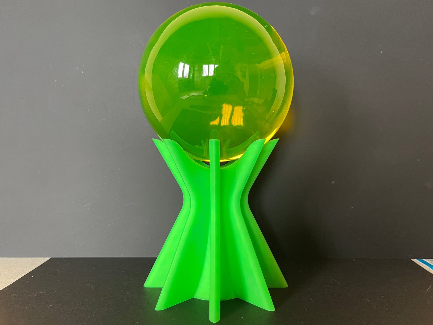 UV Reactive Glass Sphere Stand