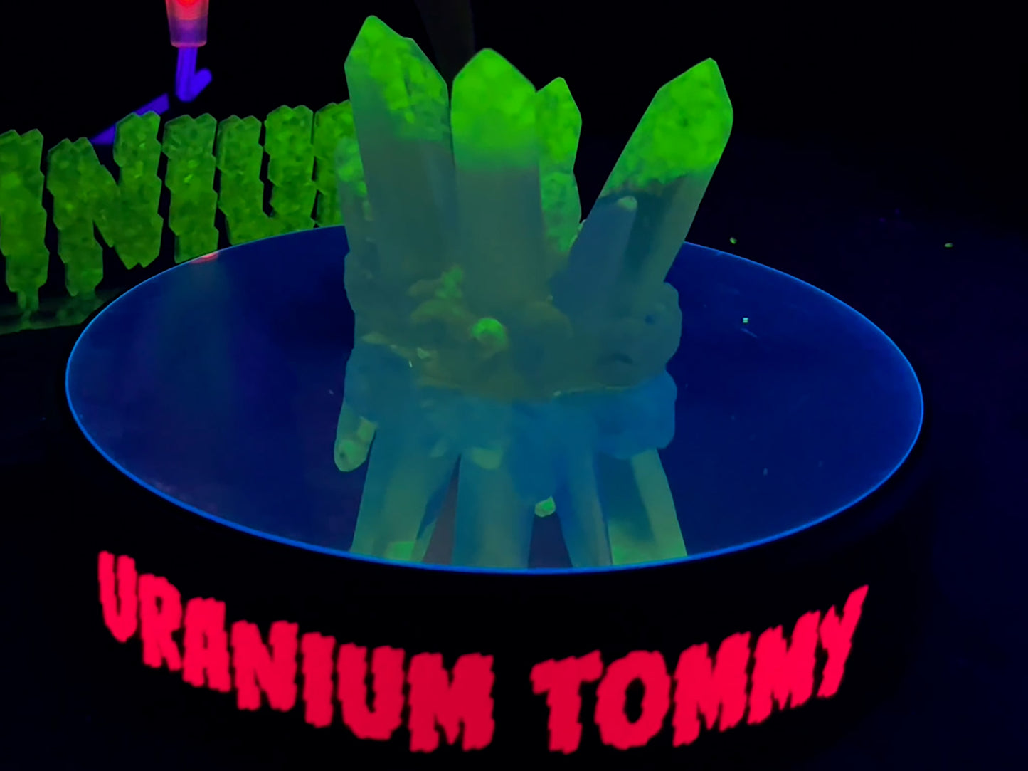 Uranium Glass Resin Crystal Formation (Uresinium)