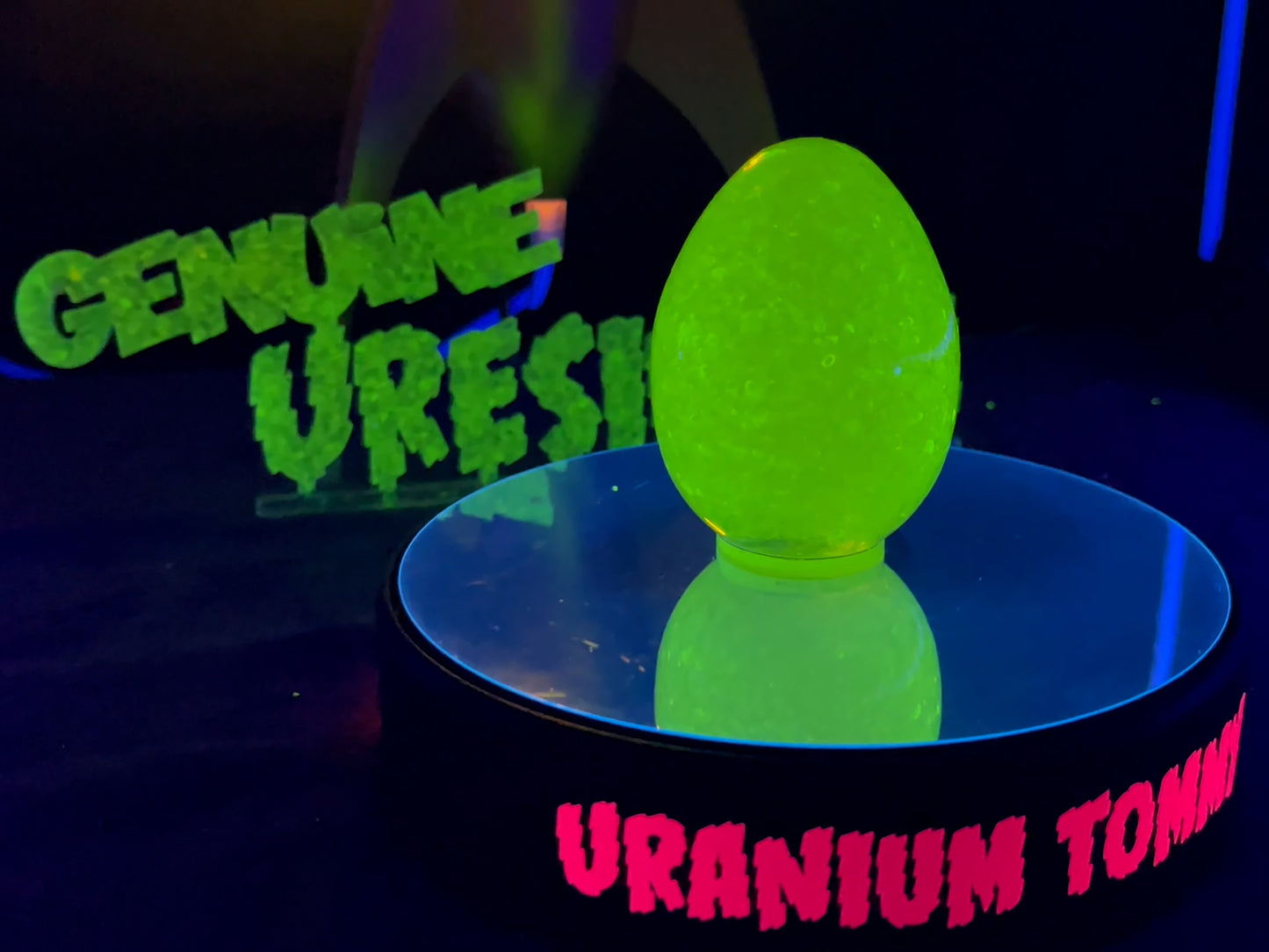 Uranium Glass Resin Vaseline Egg (Uresinium)
