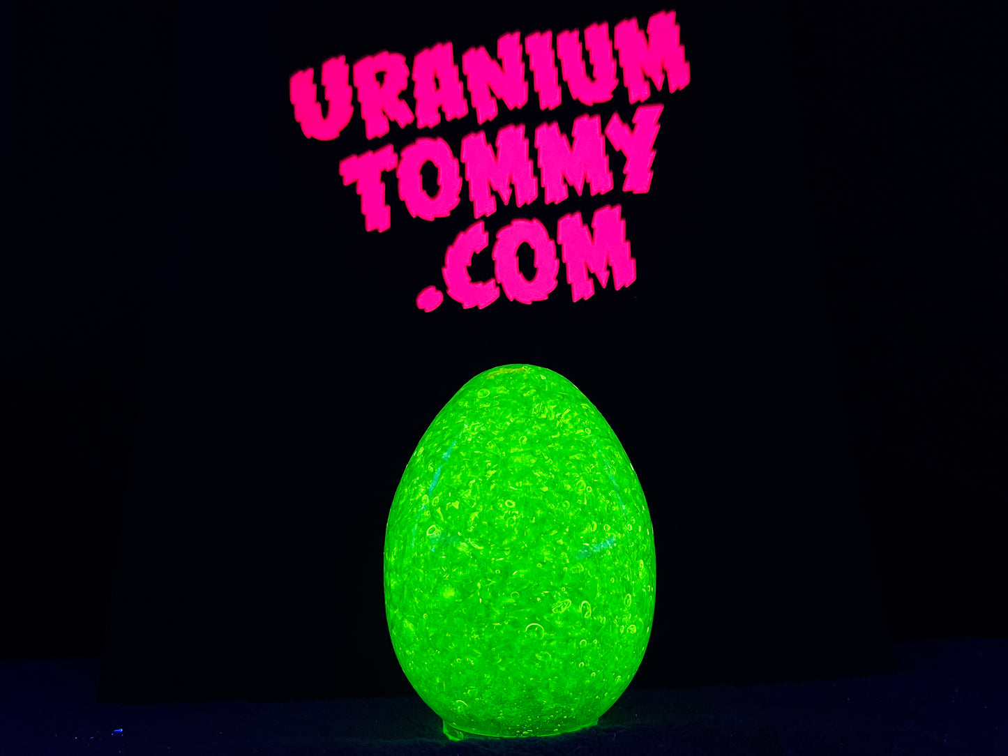 Uranium Glass Resin Vaseline Egg (Uresinium)