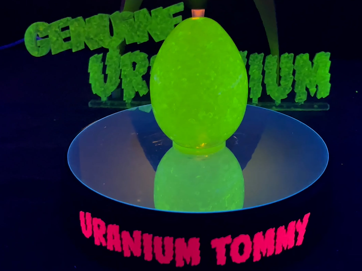 Uranium Glass Resin Vaseline Egg (Uresinium)