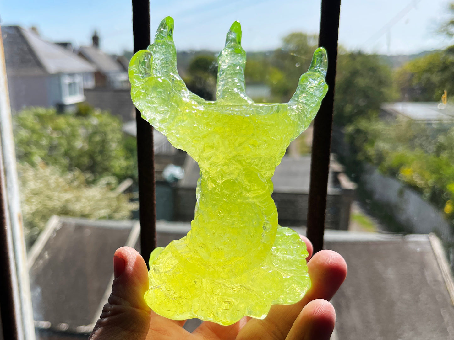 Uranium Glass Resin Sphere Holder (Uresinium)