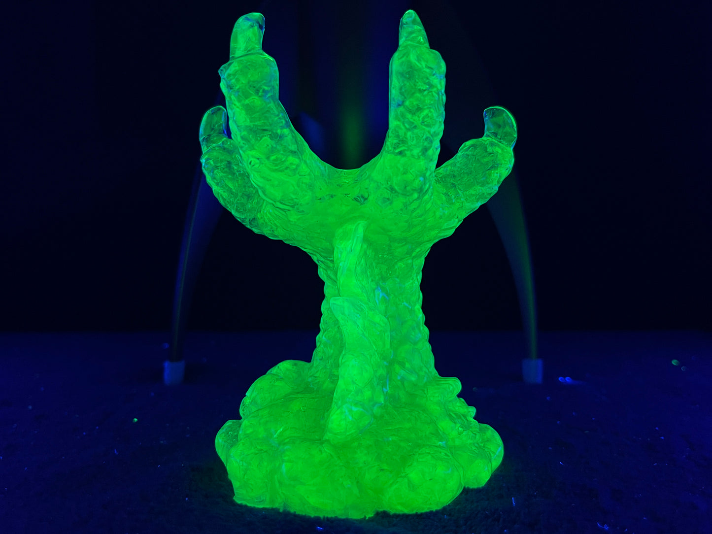 Uranium Glass Resin Sphere Holder (Uresinium)