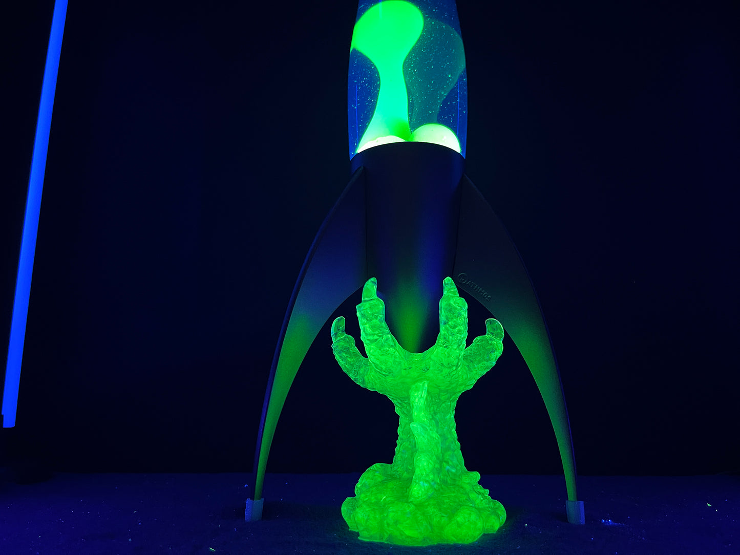Uranium Glass Resin Sphere Holder (Uresinium)