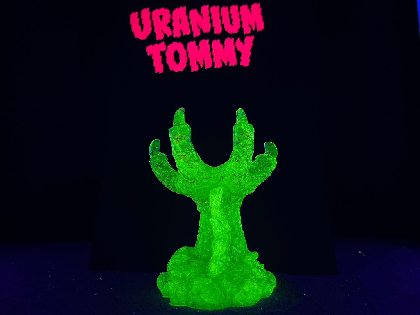 Uranium Glass Resin Sphere Holder (Uresinium)