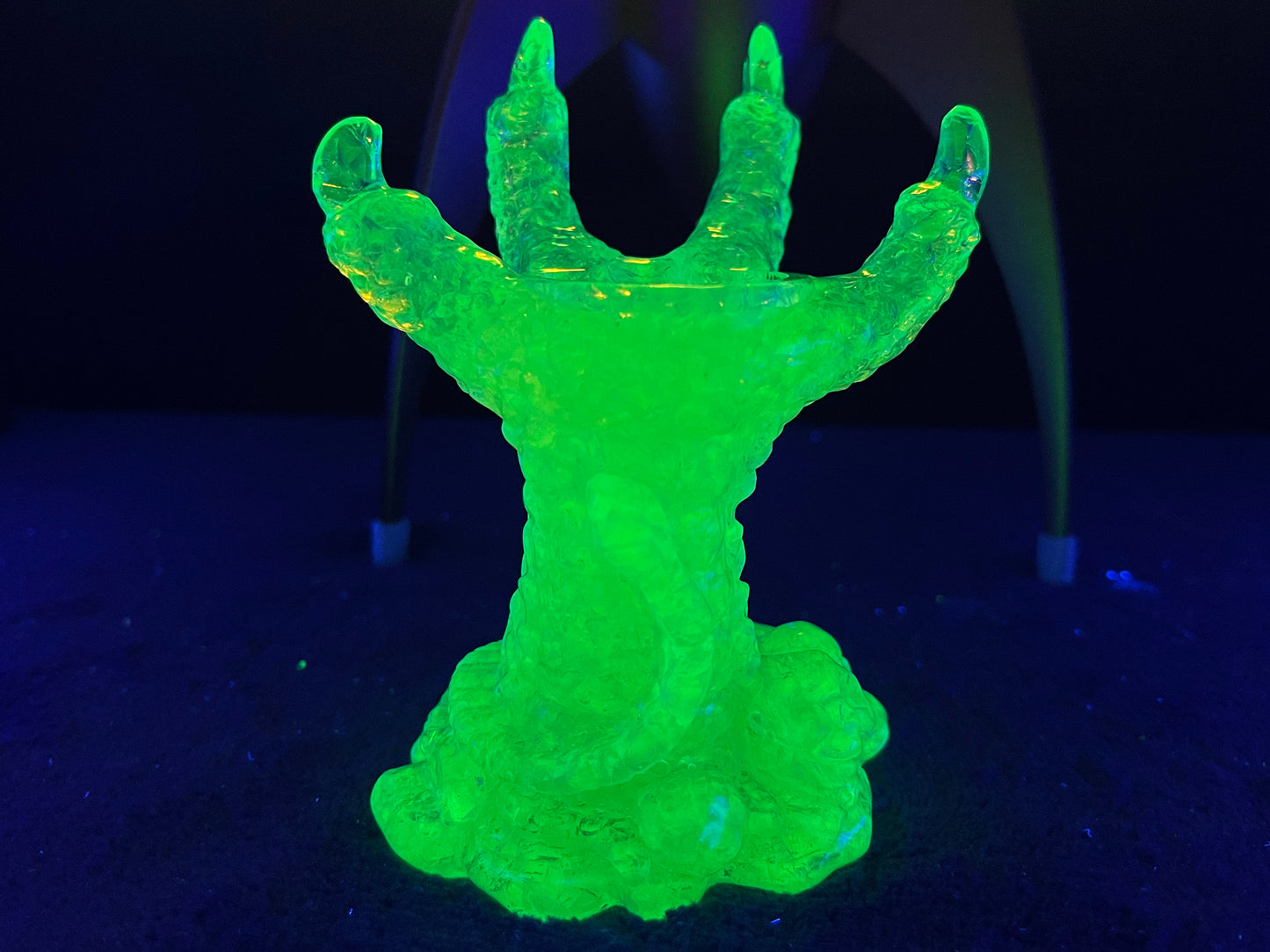 Uranium Glass Resin Sphere Holder (Uresinium)