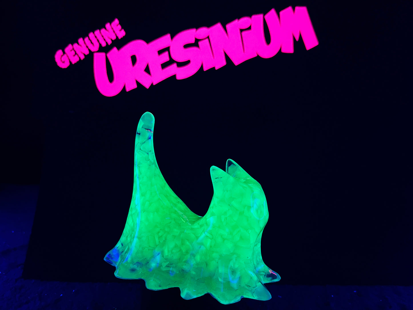 Uranium Glass Resin Ghost Cat - Custard (Uresinium)