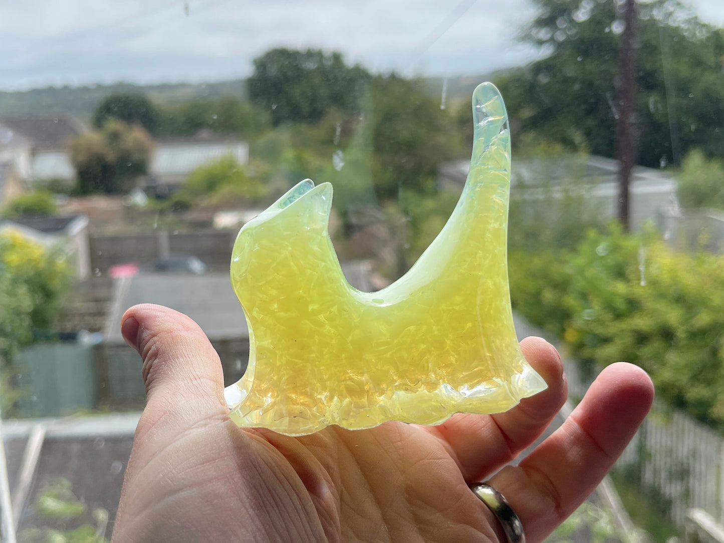 Uranium Glass Resin Ghost Cat - Custard (Uresinium)