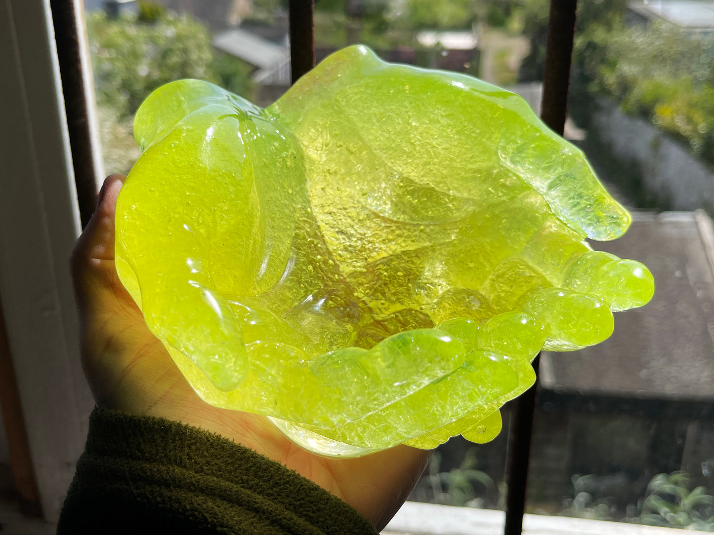 Uranium Glass Resin Hand Bowl (Uresinium)
