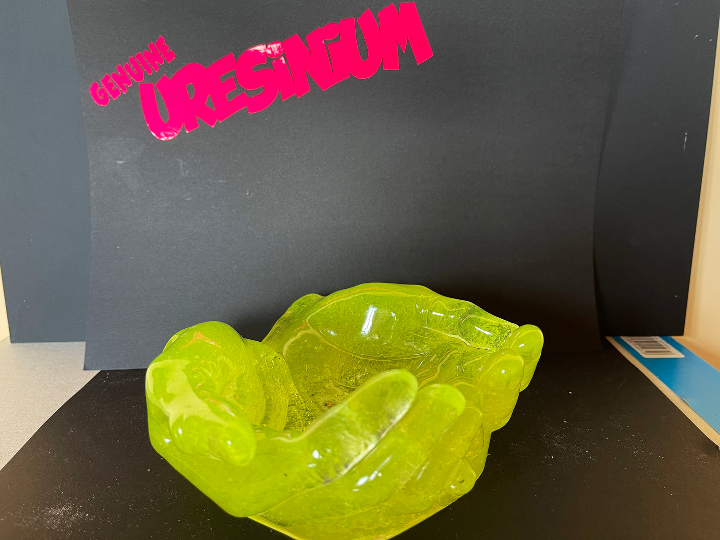 Uranium Glass Resin Hand Bowl (Uresinium)