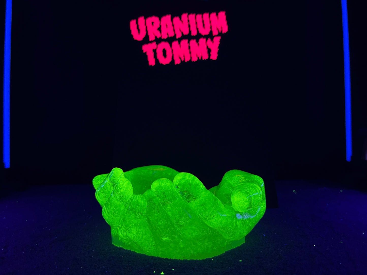 Uranium Glass Resin Hand Bowl (Uresinium)