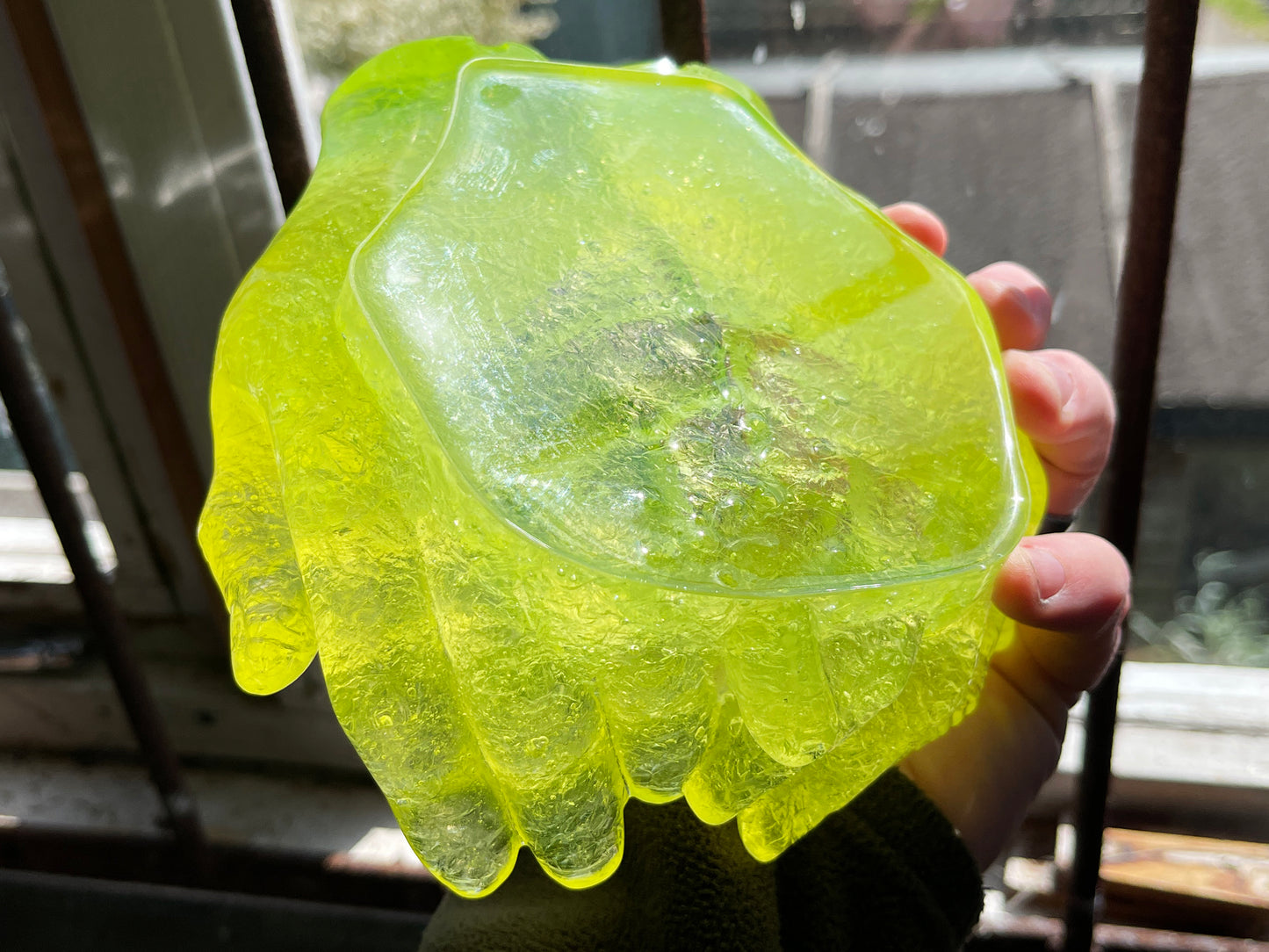 Uranium Glass Resin Hand Bowl (Uresinium)