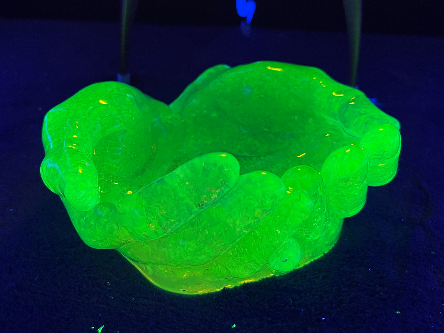 Uranium Glass Resin Hand Bowl (Uresinium)