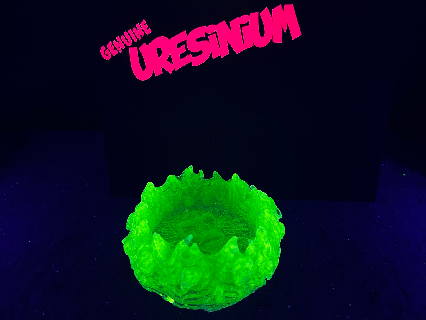 Uranium Glass Resin Skull Ashtray (Uresinium)