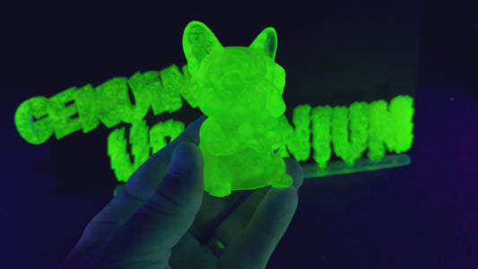 Uranium Glass Resin Love Pug (Uresinium)