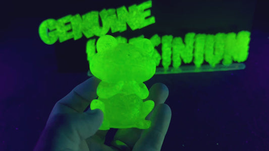 Uranium Glass Resin Love Frog (Uresinium)